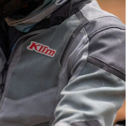 Klim Baja S4 Textile Jacket - Cool Grey / Redrock 10 Klim Baja S4 Textile Jacket - Cool Grey / Redrock -Klim Sales Store klim textile jackets baja s4 cool grey redrock lifestyle1
